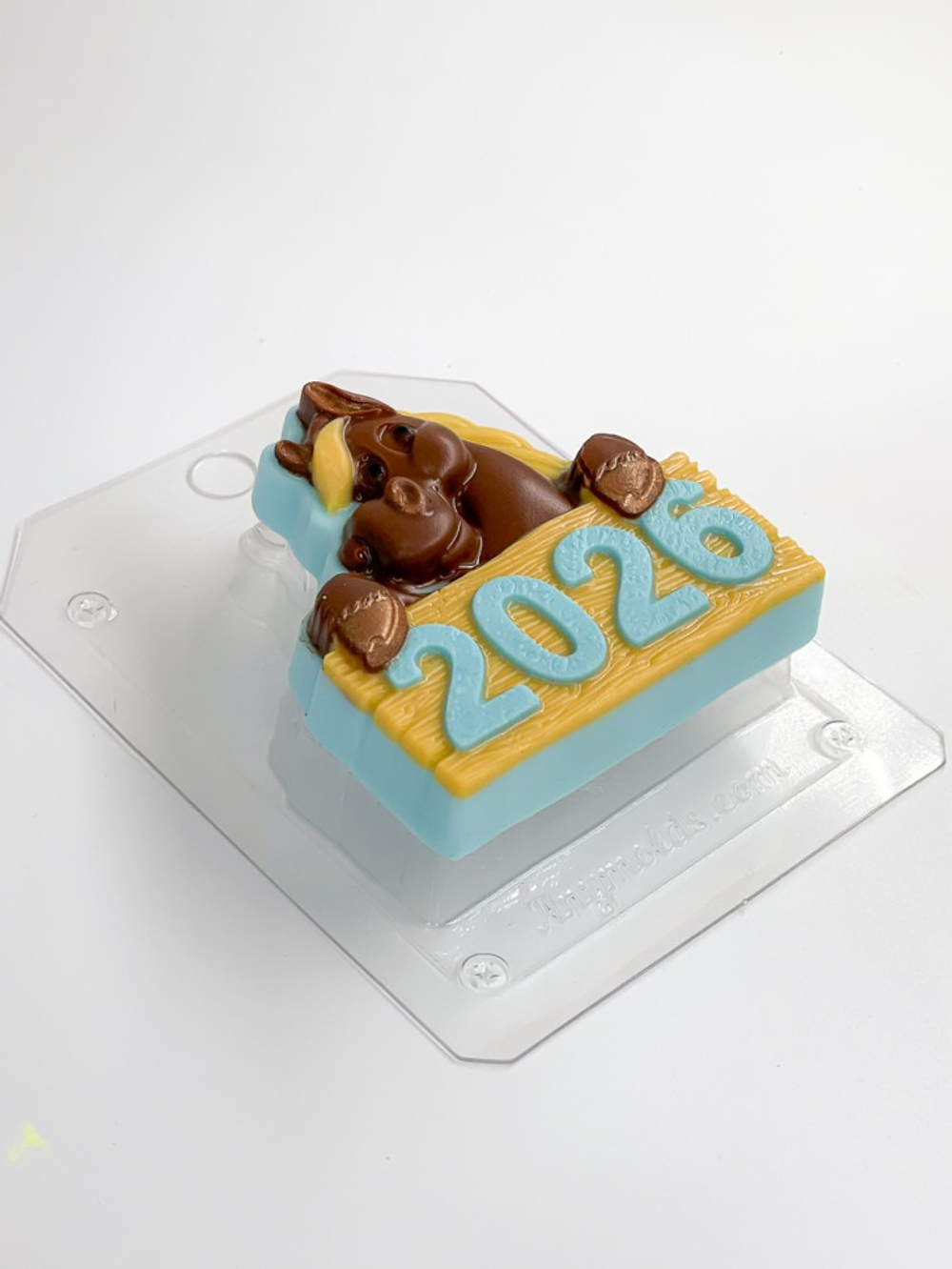 Пластиковая форма для шоколада "Лошадка с табличкой 2026"