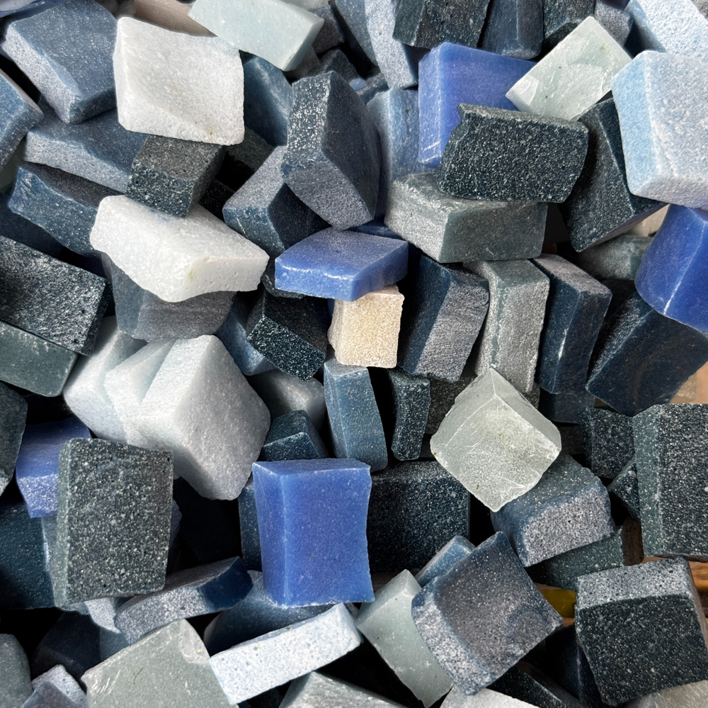 Смальта колотая разноформатная синих оттенков, 1.3 кг дешевле, чем на маркетплейсах