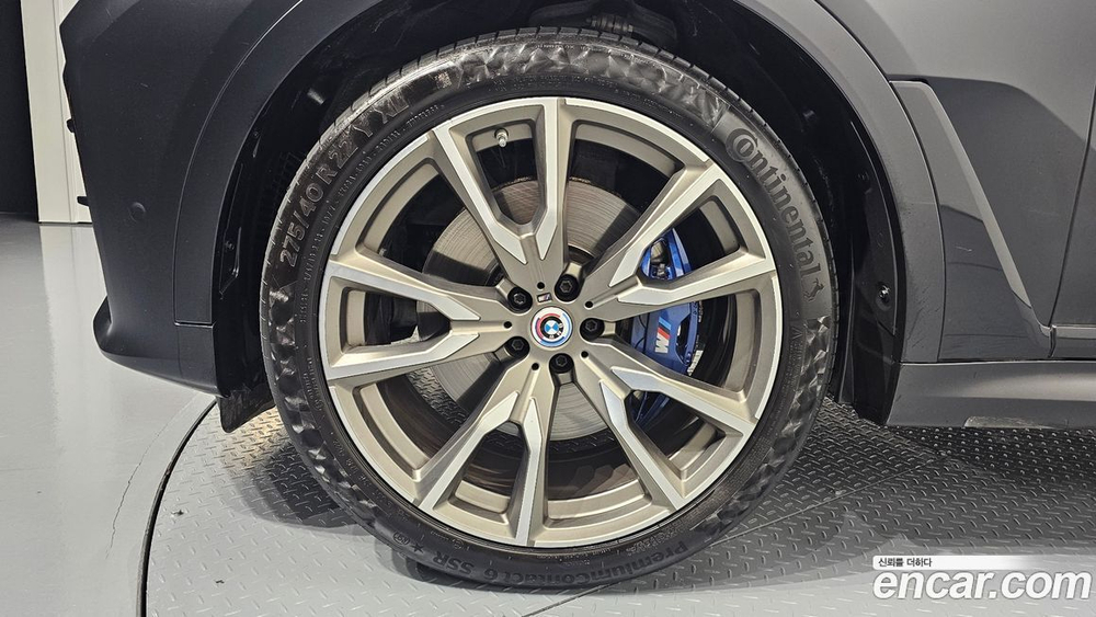 BMW X7 (G07) M50i 6-и местный (07.2022)