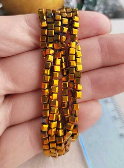 КБ101 Стеклянные кубики, 3мм, цвет - темное золото, 27см