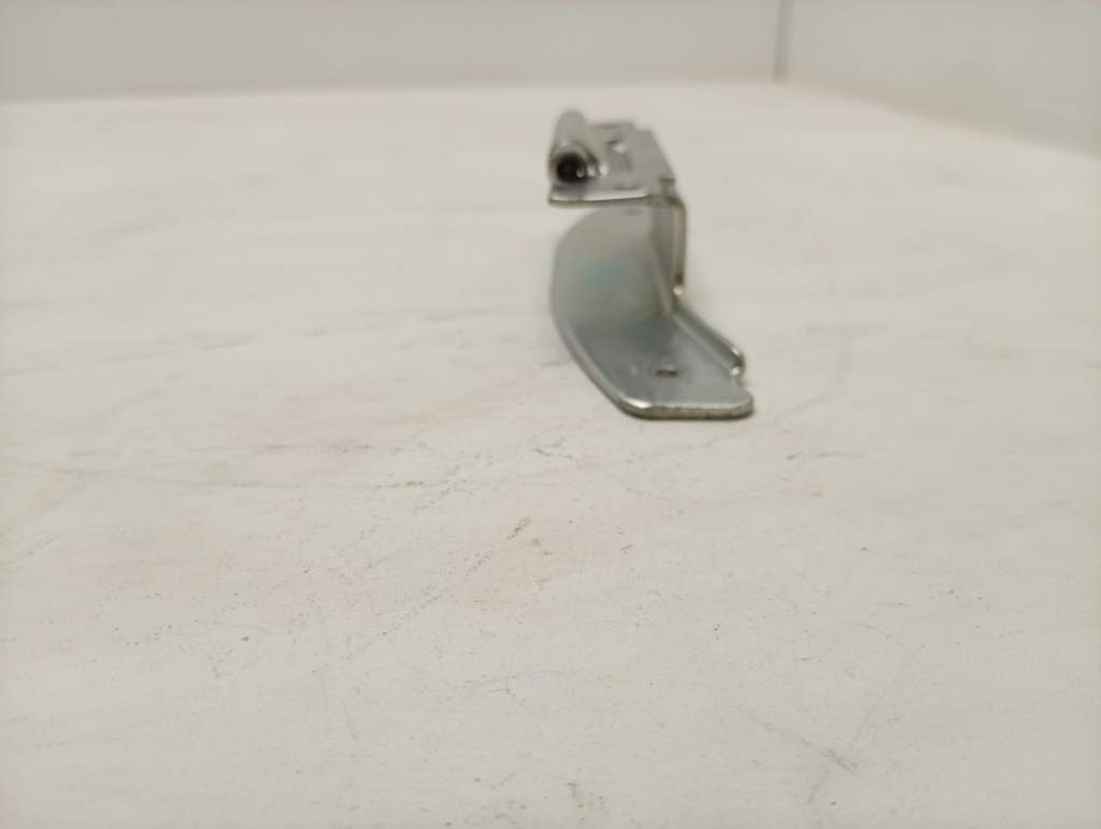 IWUE 4105 CIS кт28 Петля люка для стиральной машины Indesit C00255430 б/у