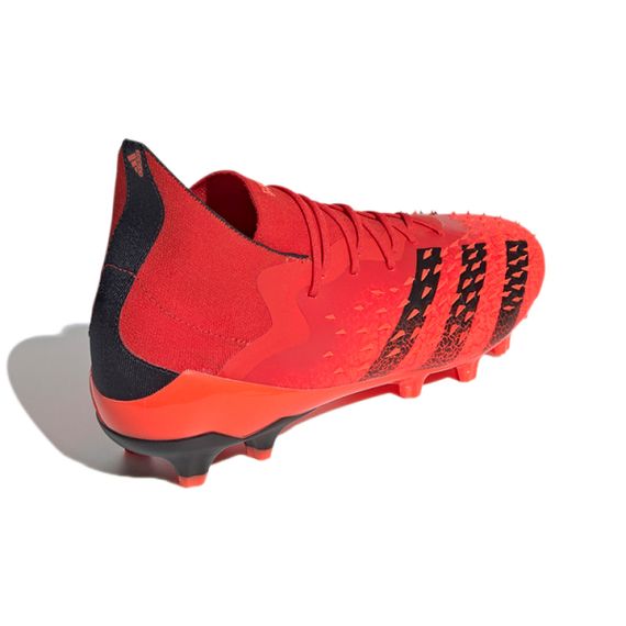 Модель Adidas Predator Freak.1 Мужские бутсы СРЕДНЕЙ длины с верхом