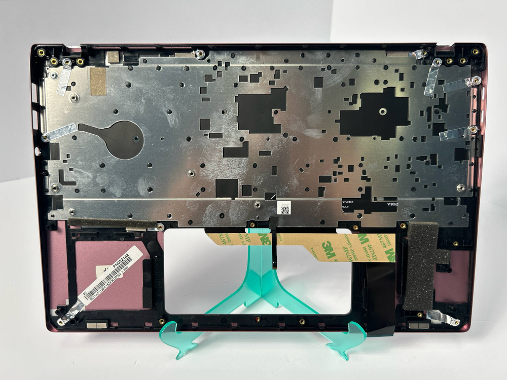 Верхняя панель с клавиатурой (топкейс) для ноутбука MSI Prestige 14 A10/розовая (957-14C113E-C15)