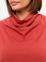 Лонгслив с цельнокроеным воротником