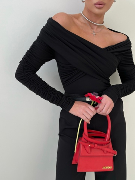 Боди со спущенными плечами