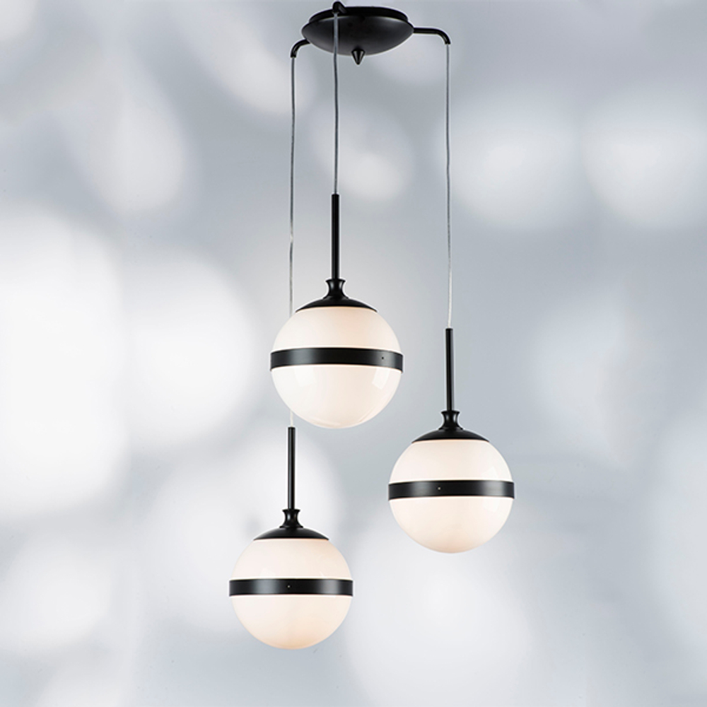 813137 Люстра GLOBO 3х40W E14 черный/белый