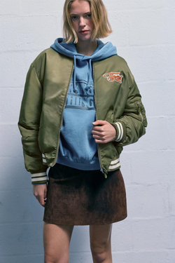 PULL&BEAR Куртка-бомбер "Stranger Things", зеленый