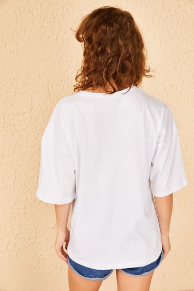 Qadın üçün geniş ölçülü ağ t-shirt LOGİN 10501023