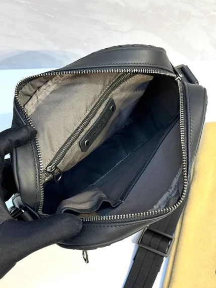 Сумка мужская кожаная Bottega Veneta через плечо