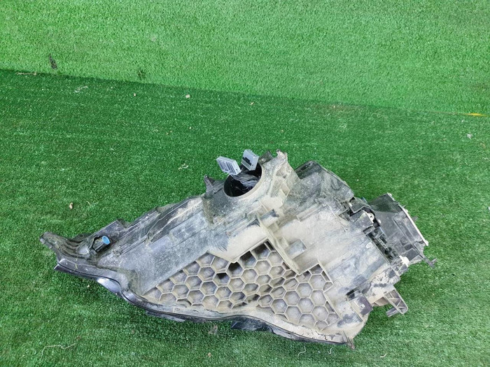 Фара правая Volvo S60 3 (2018-н.в.) LED