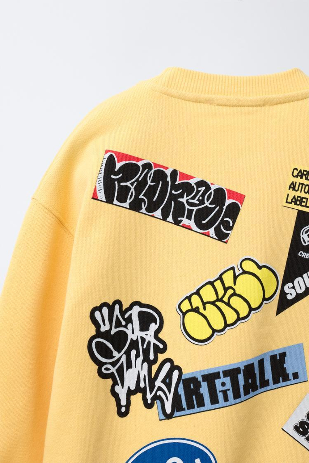 ZARA ТОЛСТОВКА С ГРАФФИТИ-ПРИНТОМ, ЖЕЛТЫЙ