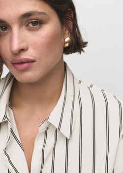 Блузка из струящейся ткани с длинными рукавами