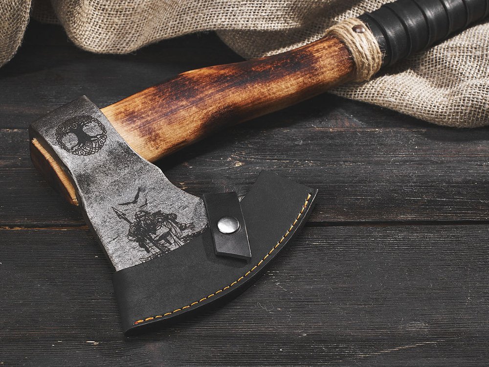 Топор "Один", рукоять комель берёзы (обжиг)