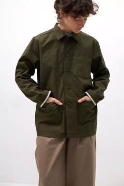 Верхняя мужская рубашка с карманами цвета хаки