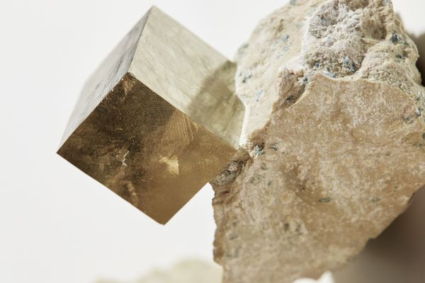 Пирит: кристалл изобилия и стойкости Пирит: кристалл изобилия и стойкости