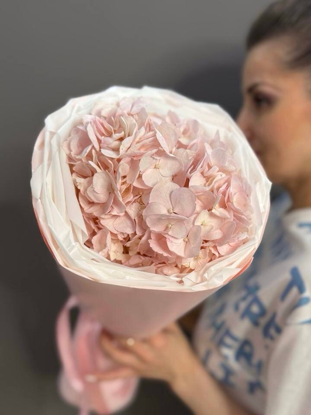 Букет с розовой гортензией в "облачке"