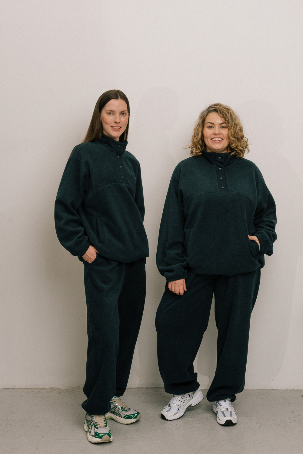 Свитшот с воротником на кнопках из футера барашек в 2 цветах