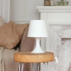 Лампа настольная с абажуром