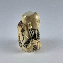 Статуэтка нэцкэ Мальчик с карпом в руках