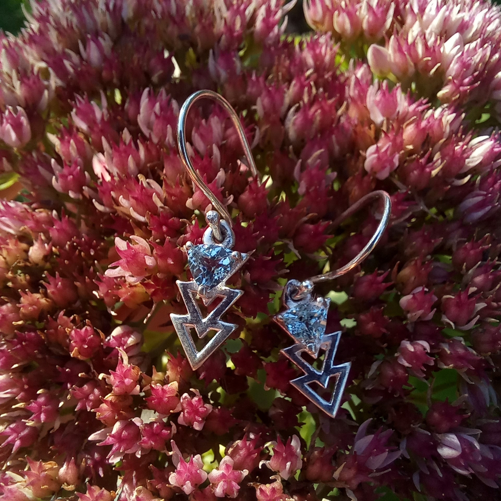 Серьги СТРЕЛА серебро/голубой топаз