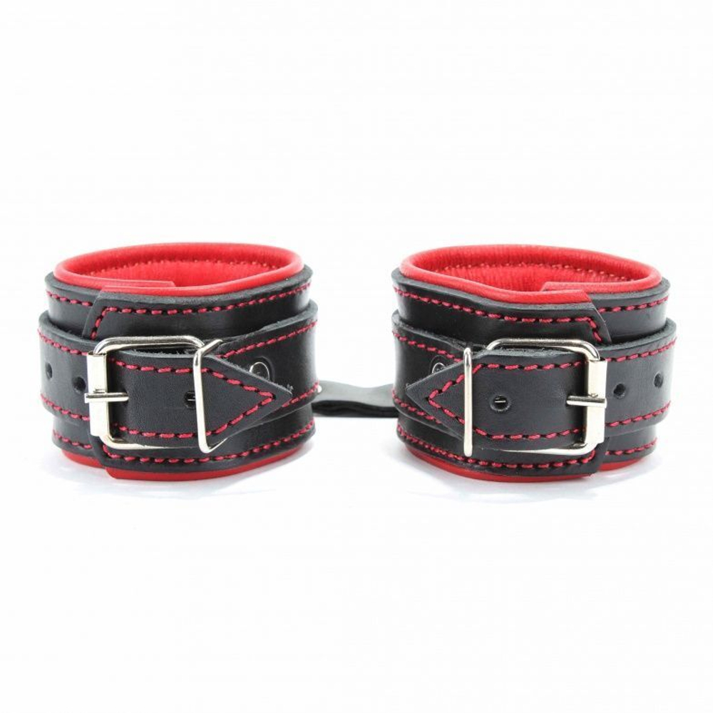 Черные наручники с красным подкладом (Цвет: черный с красным)