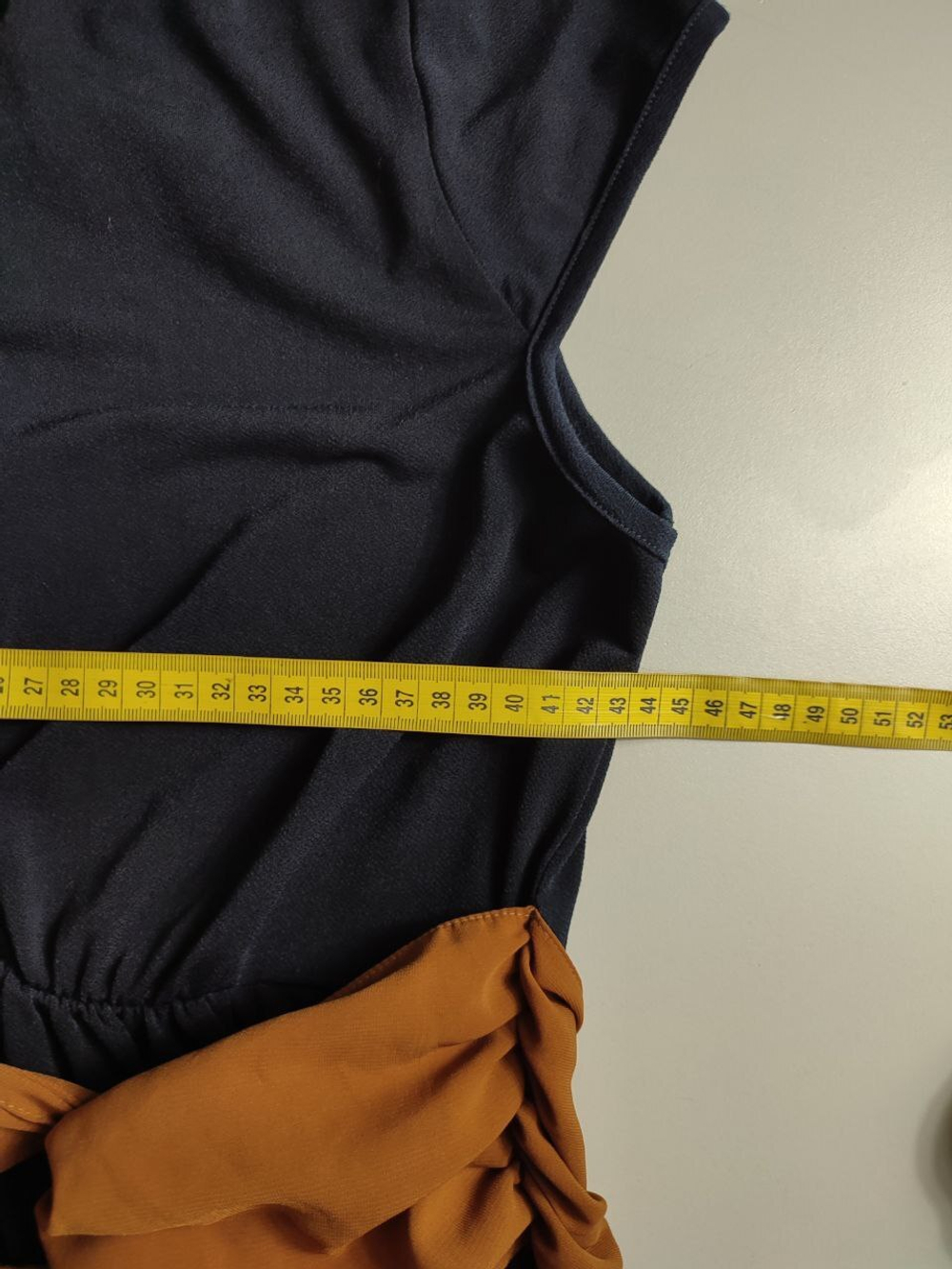 Платье Adilisik с акцентным поясом, маркировка L, визуально 48 размер