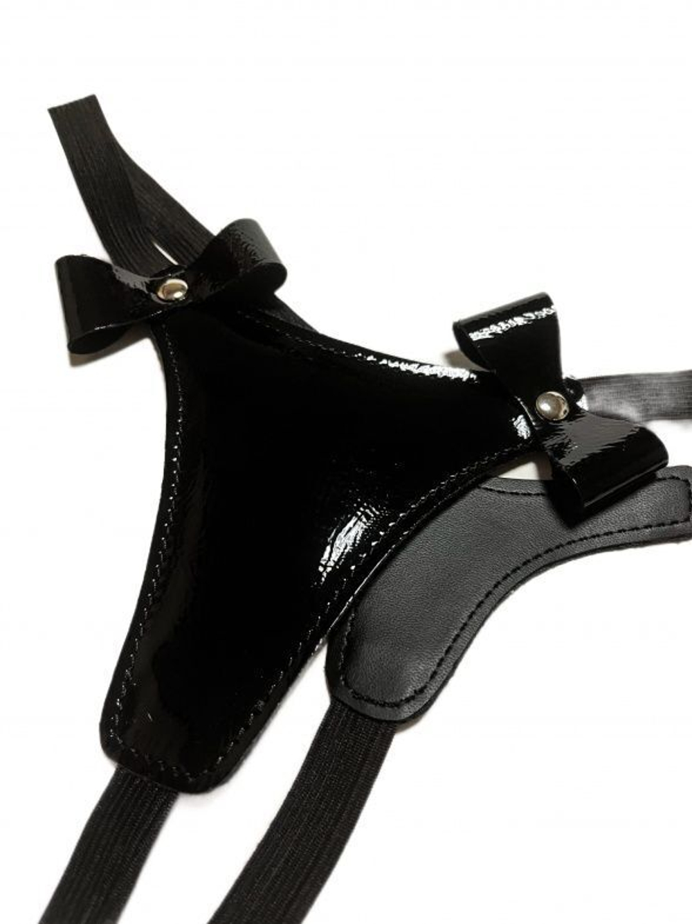 Черные лаковые трусики-стринги с бантиками (Размер: XS-M) (Цвет: черный)