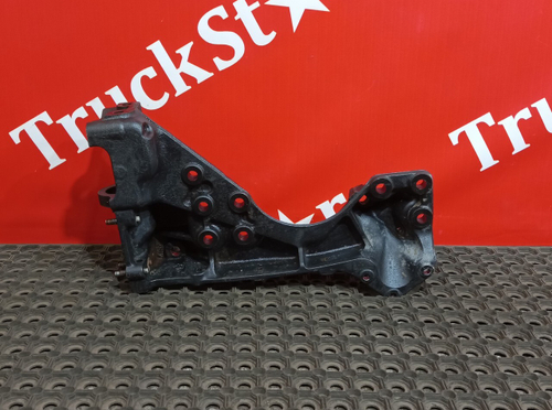 Кронштейн переднего бампера левый