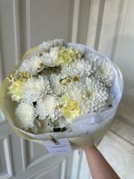 сборный  букет из хризантемы, ромашки и диантусов