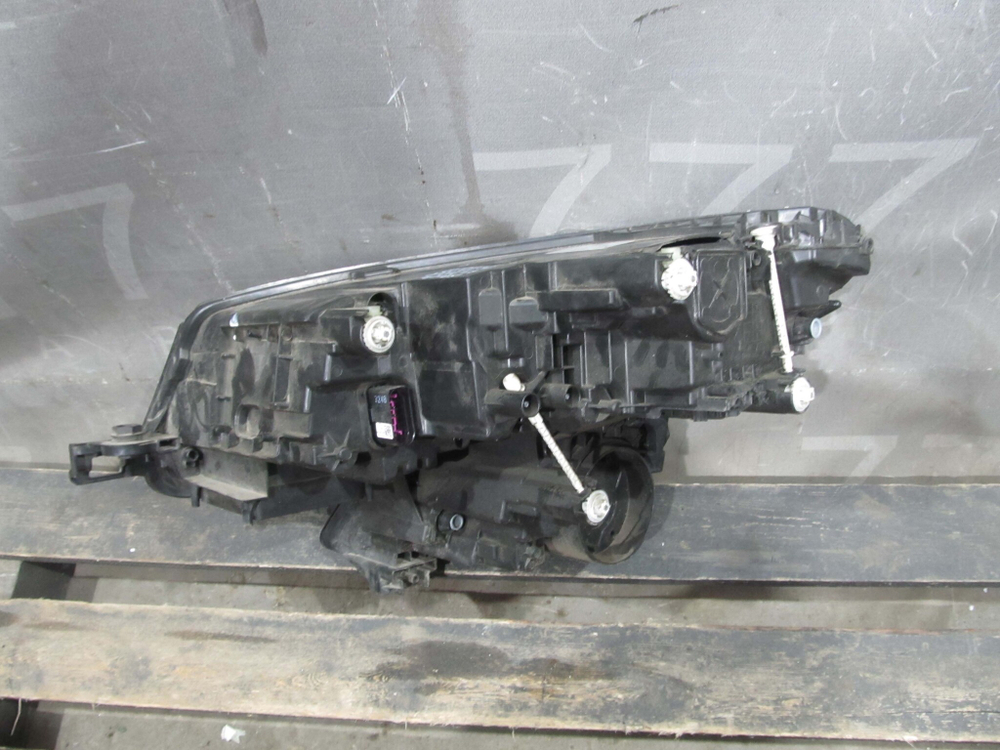 Фара правая LED Skoda Kodiaq 16-21 Б/У Оригинал 566941016E