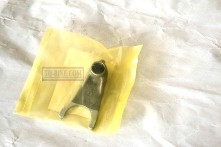 24212-KZZ-900. Вилка КПП средняя Honda CRF250L, CBR250/300. FORK, CENTER GEARSHIFT
