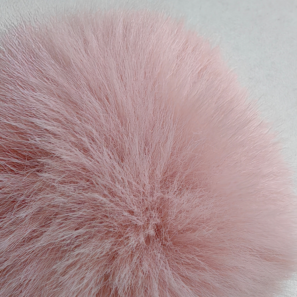 Помпон из искусственного меха "Пудровый" d=7 см