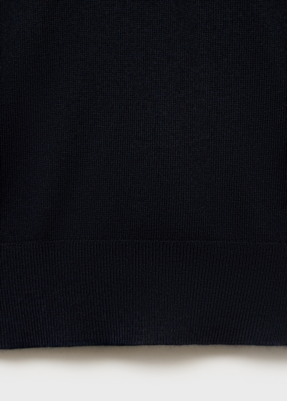 Пуловер тонкой вязки