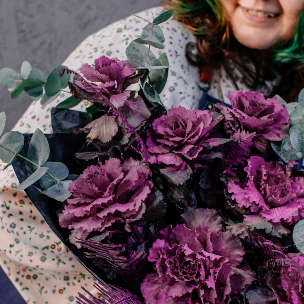 54. Дерзкий насыщенный букет с брассикой