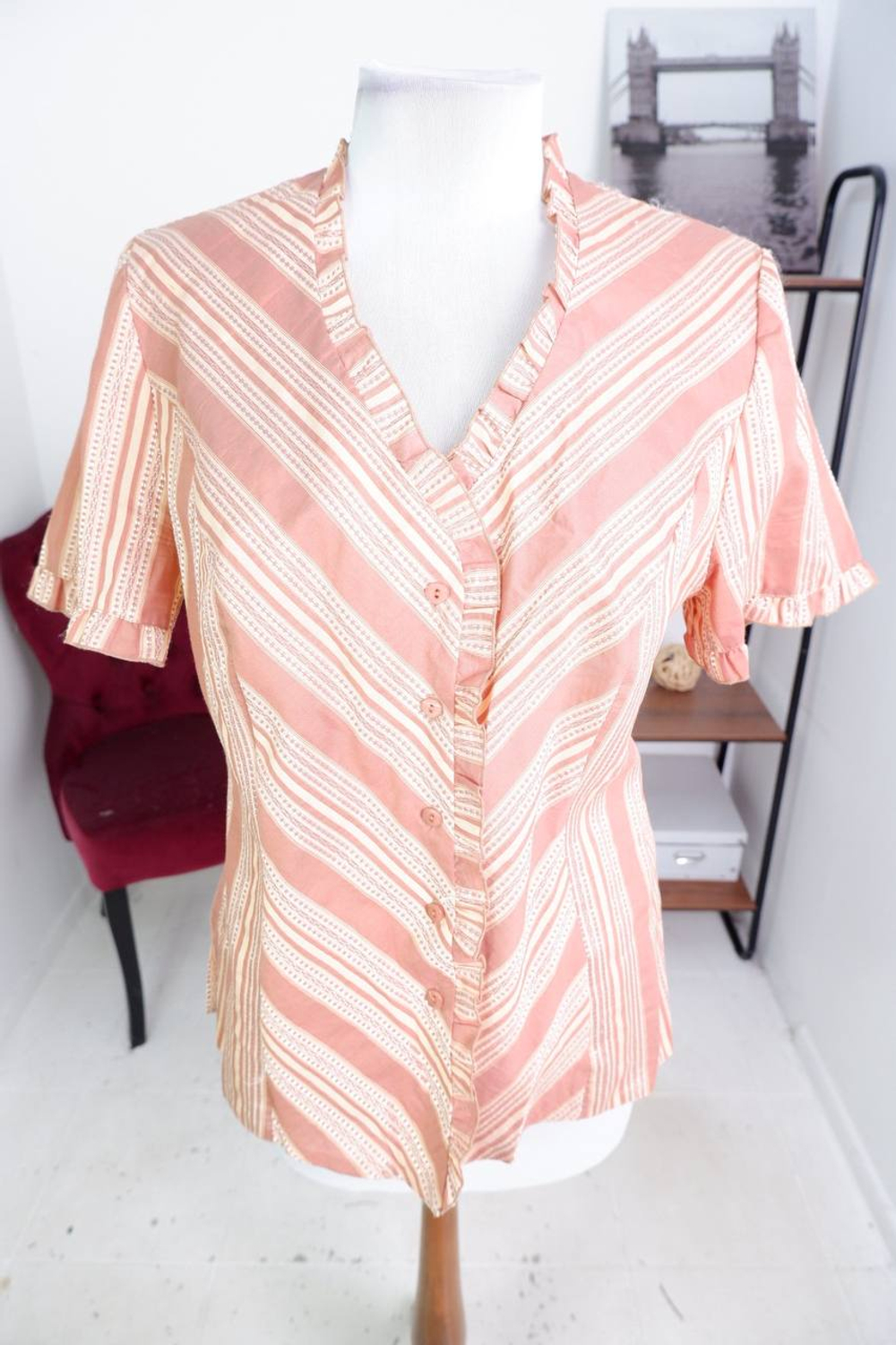 Блузка Le Soleil практичная, визуально на 50 размер