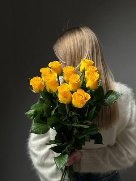 Букет из 11 желтых роз под ленту