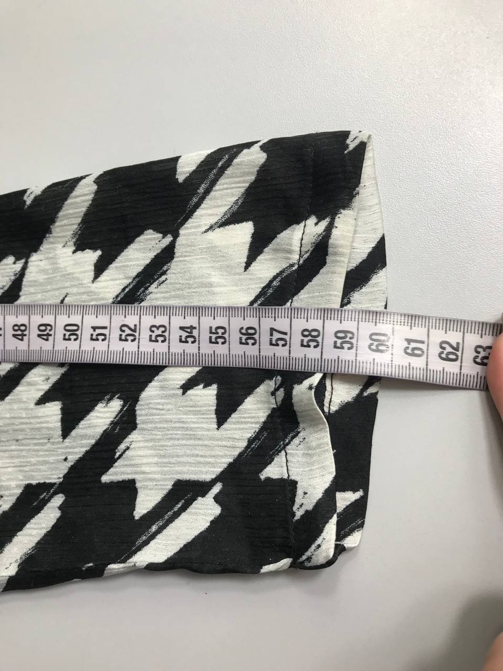 Блузка Mango монохромная, маркировка L, визуально на 48 размер