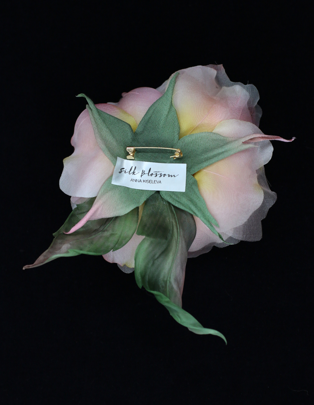 Брошь Английская роза из шелка розовая