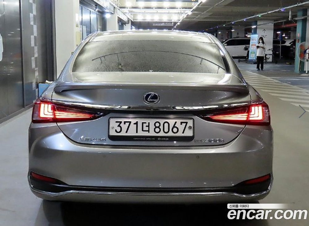 Lexus ES300h 7 Generation Luxury Plus (01.2022)
