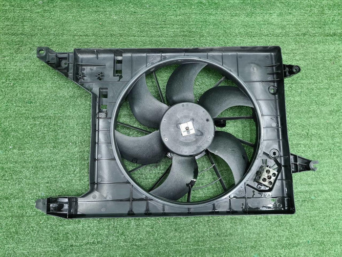 Диффузор с вентилятором Lada Largus (2012-н.в.)