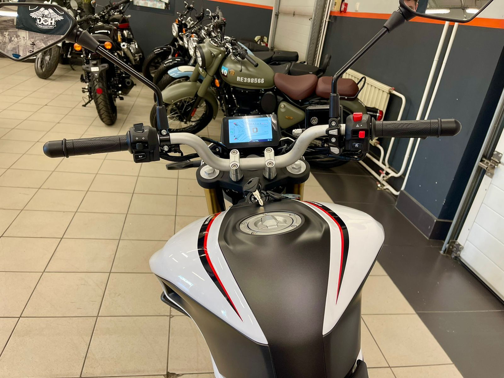 QJMOTOR SRK 125 S (White)