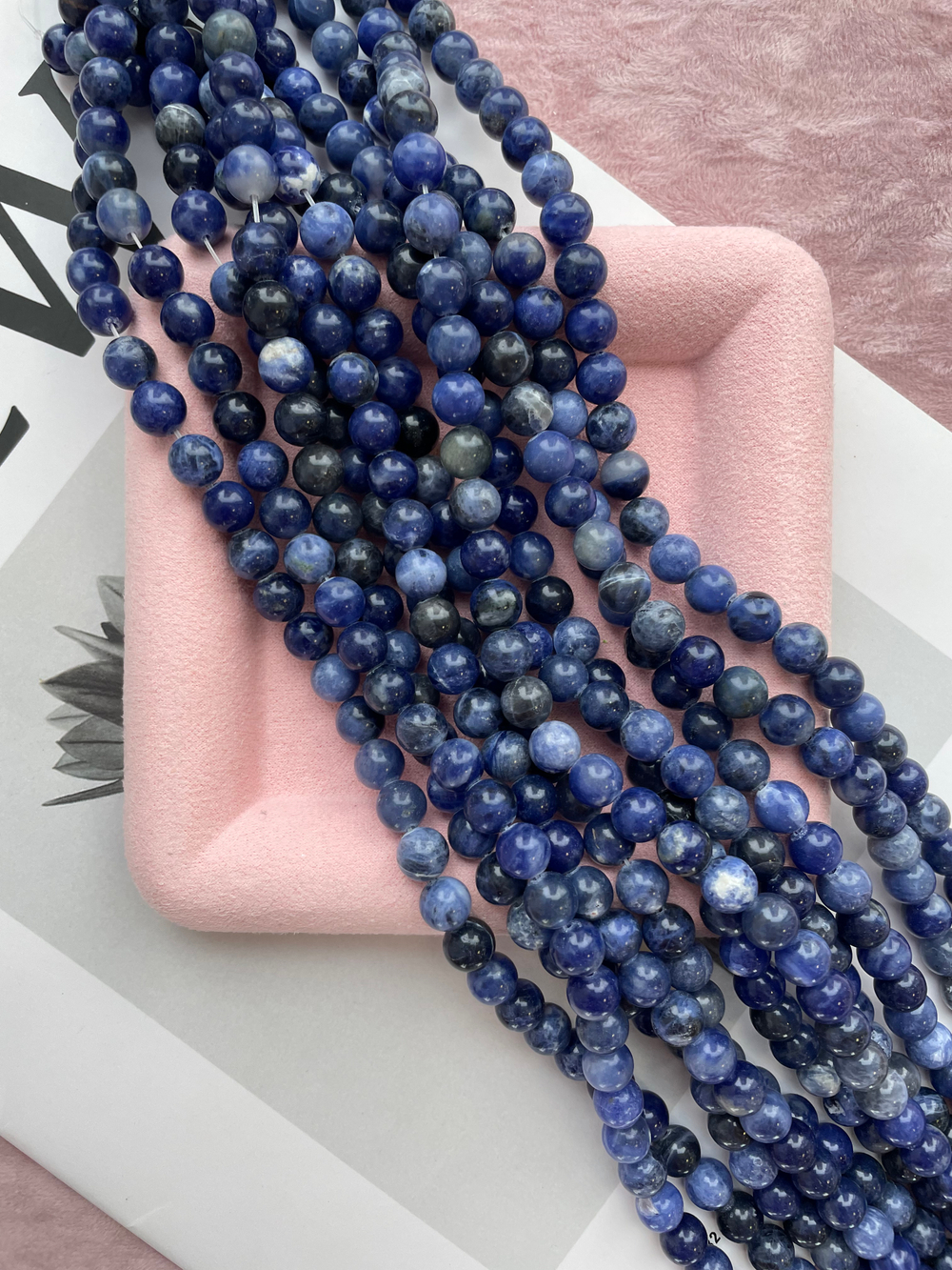 Нить бусин из содалита 8,5мм