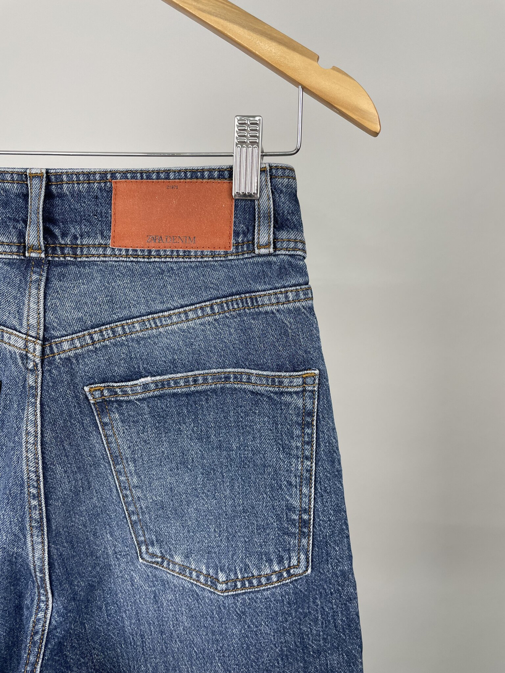 Джинсы Zara