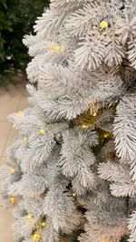 Заснеженная елка с гирляндой встроенной «Летиция» (Литая хвоя) 230 см / 2,3 м