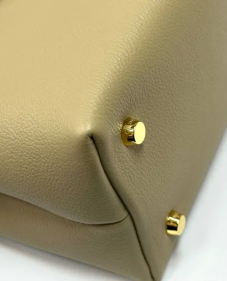 Сумки CELINE MEDIUM NINO из блестящей телячьей кожи бежевый