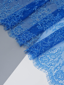 Кружево шантильи ультрамарин с голубой нитью неэластичное ширина 22 см длина 1.45 м