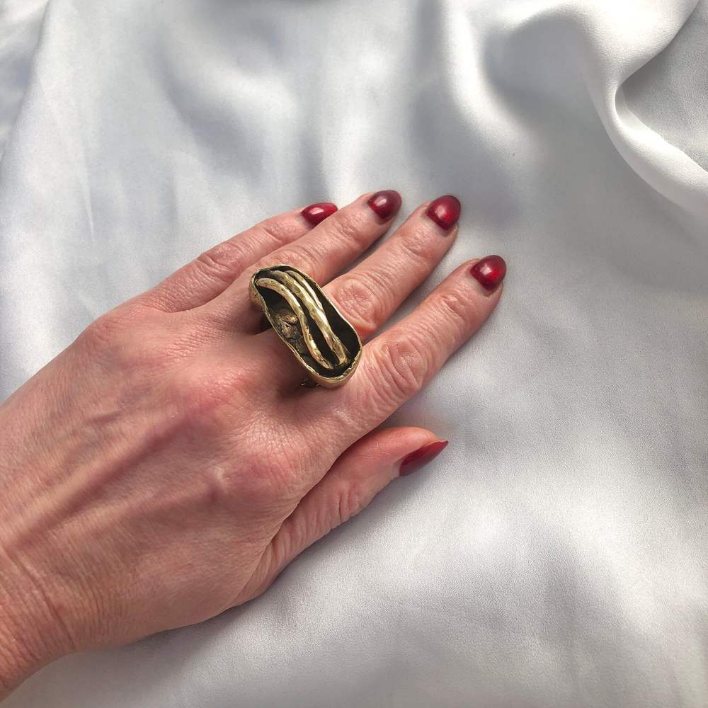 Кольцо бронза поперечный овал с тремя палочками