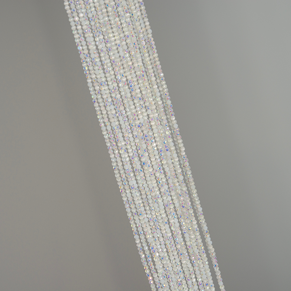 Белая шпинель синтетическая с иризацией и опаловым эффектом, 2мм, шар, микроогранка