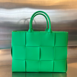 Bottega Veneta Medium Arco Tote Bag 37 cm