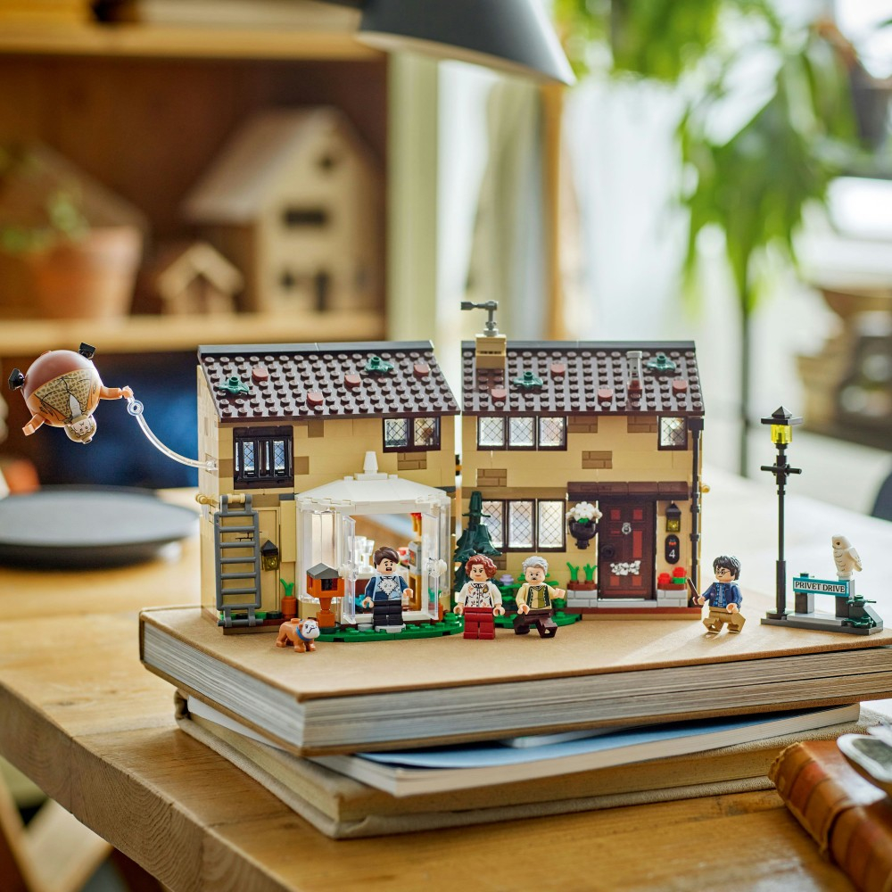 Конструктор LEGO Harry Potter 76451 Тисовая улица Визит тётушки Марджи — фото 16